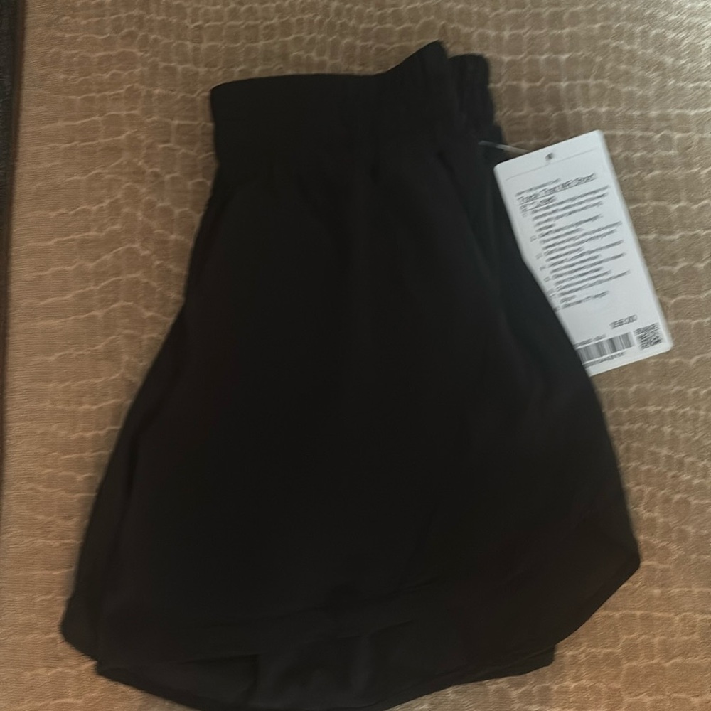 Lululemon Track that MR Short lined 5inch NWT size 6